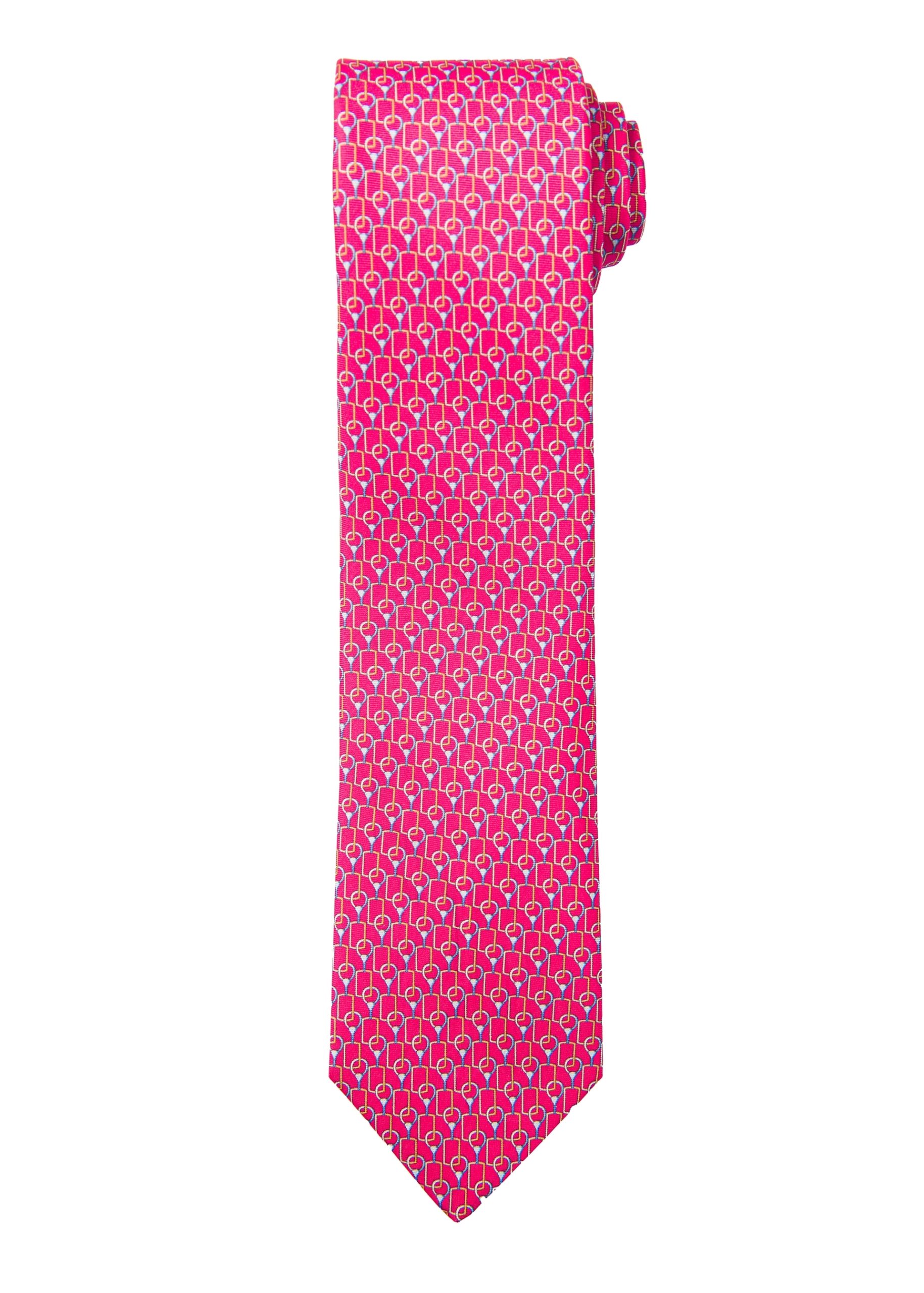 A classic men’s silk tie with rounded link design in red.