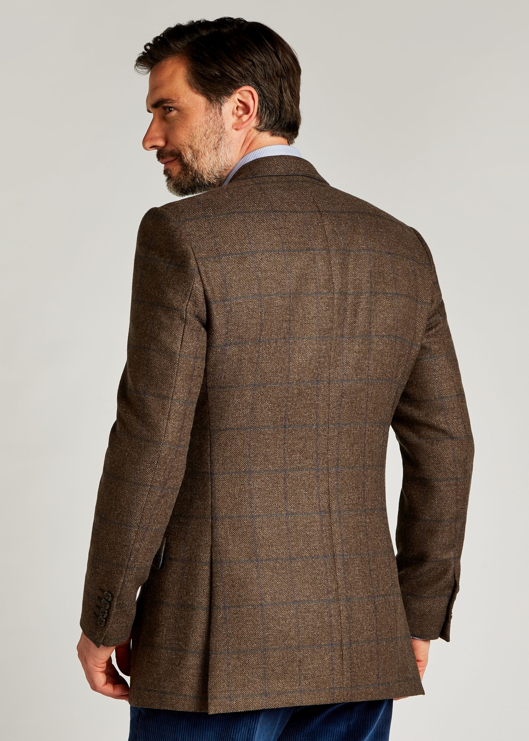 Tailored fit men’s tweed jacket with blue lining