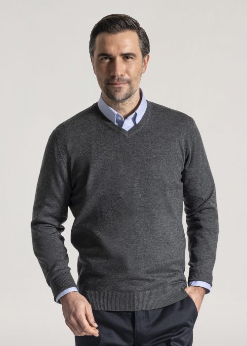 Roderick Charles merino v neck sweater in charcoal grey