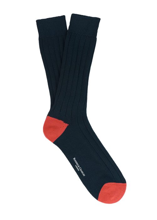 A man's cotton contrast heel and toe sock in navy and reddy brown