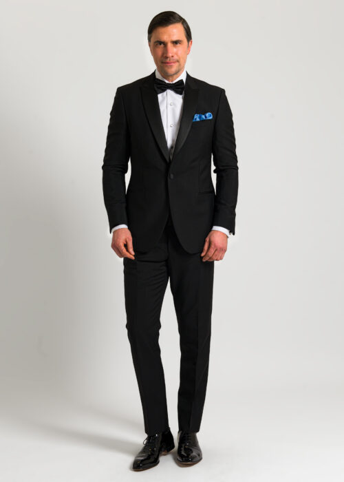 A chic but classic Bertie Wooster noir dinner suit